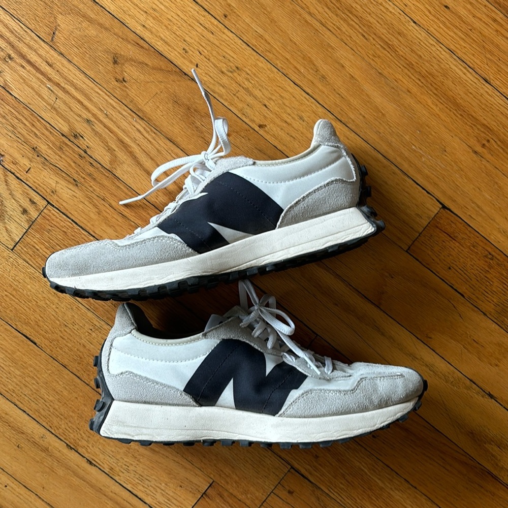 New Balance 327 size Women’s 11 Navy